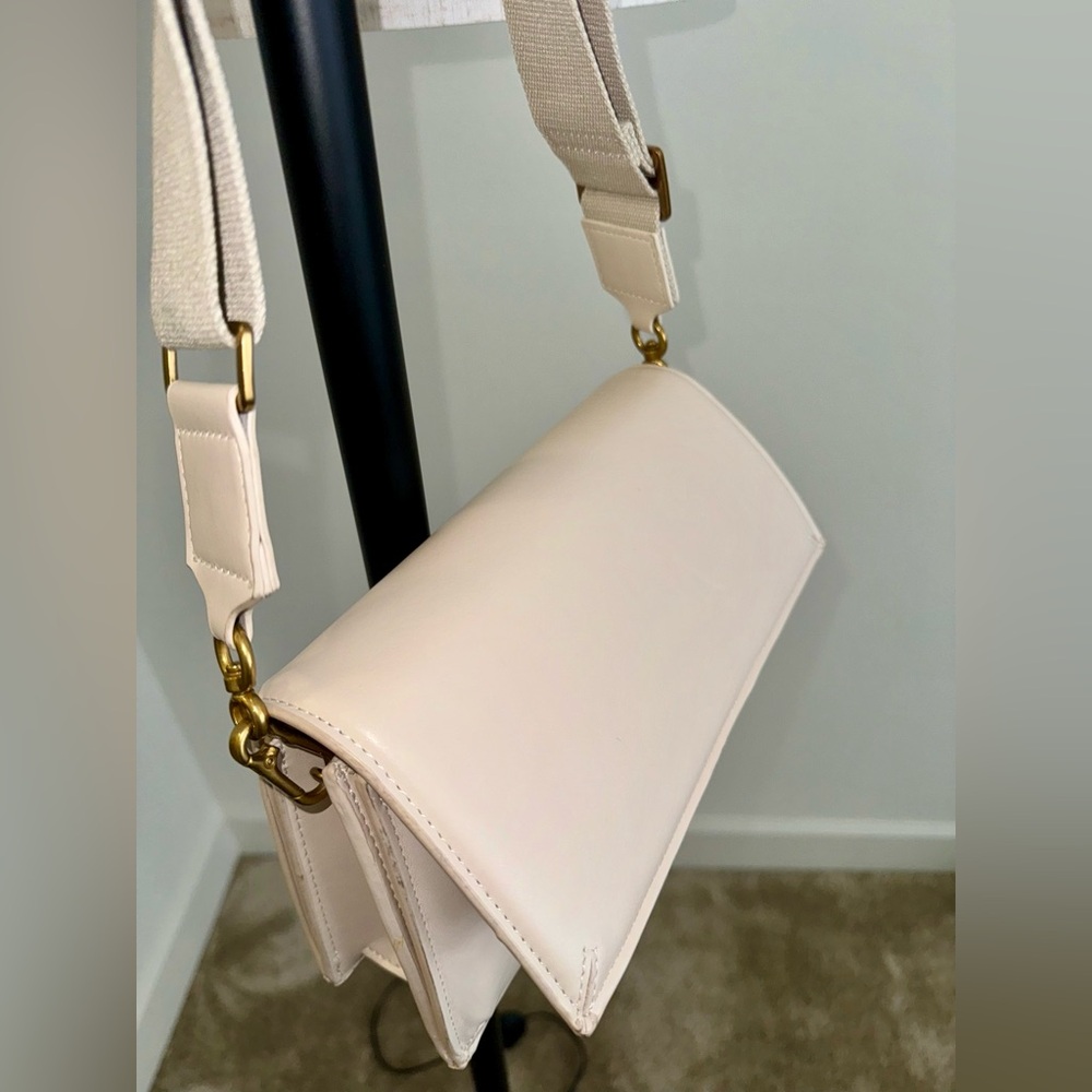 Creamy Withe Square Bag . Adjustable Chain And/Or… - image 2